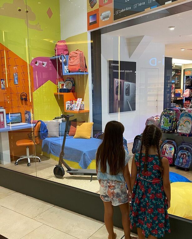 Σταματίνα Τσιμτσιλή: H βόλτα με την κόρη της ντυμένες casual 