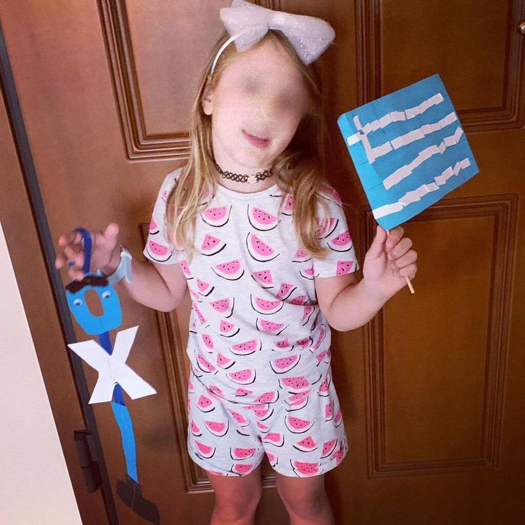 Ζέτα Δούκα: Η κόρη της τακτοποιεί τα παιχνίδια μαζί με τον μπαμπά της  