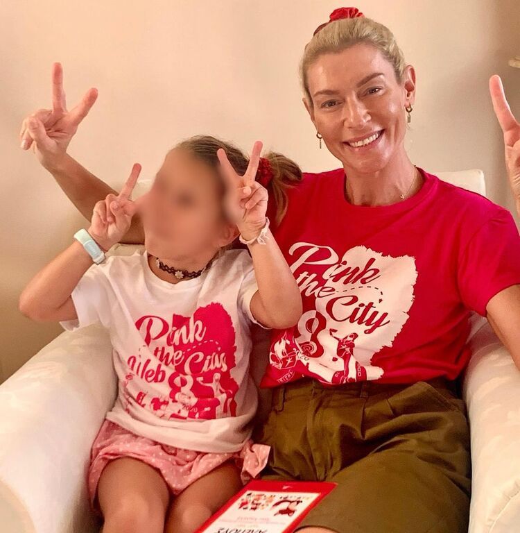 Ζέτα Δούκα: Η κόρη της τακτοποιεί τα παιχνίδια μαζί με τον μπαμπά της  