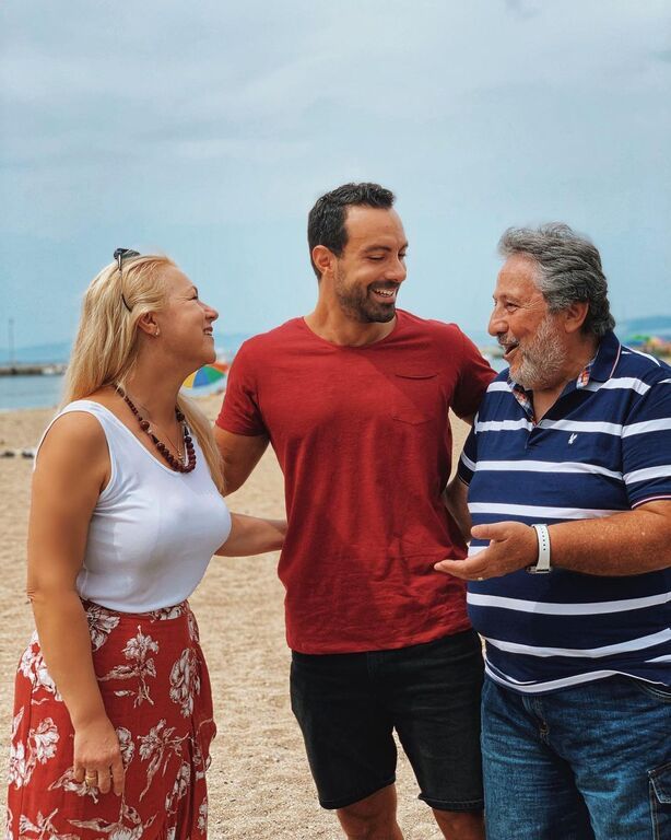 Σάκης Τανιμανίδης: Η ανάρτηση της μητέρας του για τον ερχομό των διδύμων