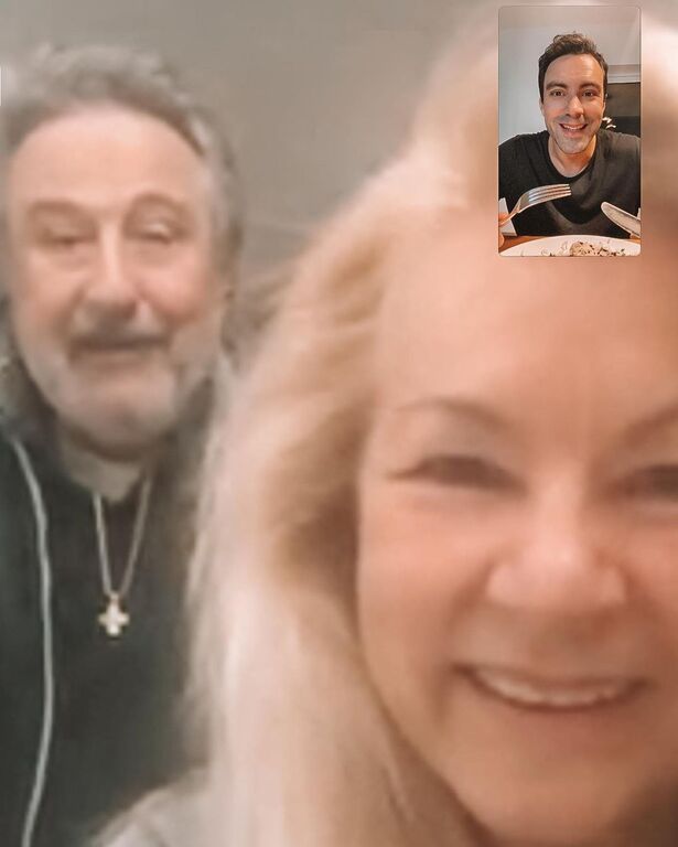 Σάκης Τανιμανίδης: Η ανάρτηση της μητέρας του για τον ερχομό των διδύμων