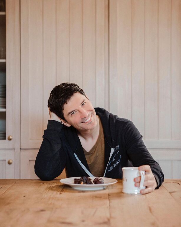 Σάκης Ρουβάς: 'Εφτιαξε ένα φοβερό γλυκό για την οικογένειά του