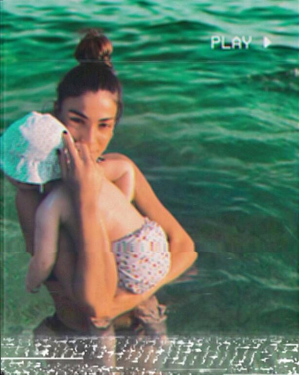 'Ηβη Αδάμου: Δείτε τη για 1η φορά να παίζει με την κόρη της - Μοναδικό βίντεο