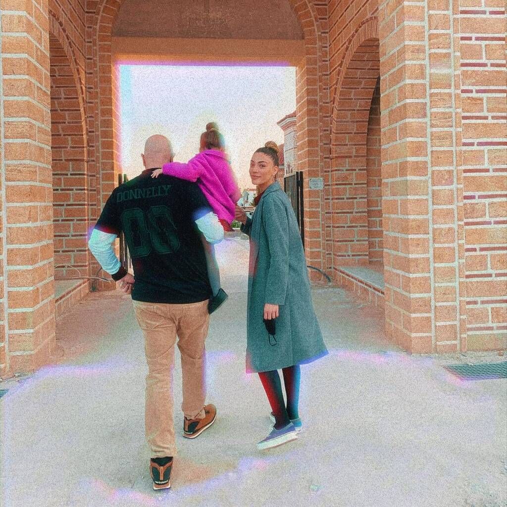 Αδάμου  - Κουινέλης: Φώτο με την κόρη τους Ανατολή