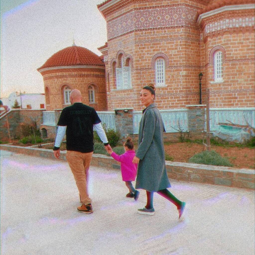 Αδάμου  - Κουινέλης: Φώτο με την κόρη τους Ανατολή