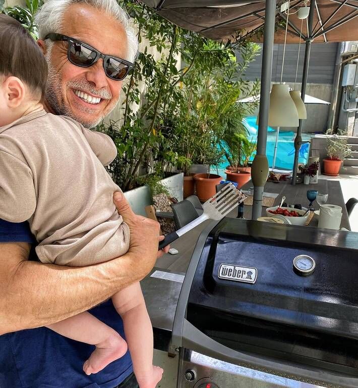 Ξετρελαμένος με τον γιο του είναι ο Χάρης Χριστόπουλος.Είναι το πρώτο του παιδί και στις 23 Ιουλίου θα γίνει ενός έτους.