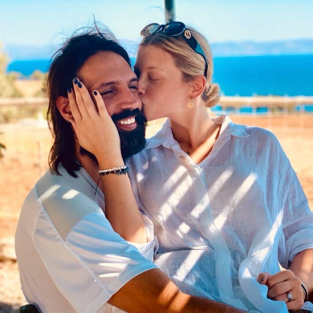 Πατέρας για πρώτη φορά έγινε στις 19 Μαϊου και ο Γιώργος Σαμαράς. Η Κωνσταντίνα Κομμάτα γέννησε ένα υγιέστατο κοριτσάκι ολοκληρώνοντας την ευτυχία τους.