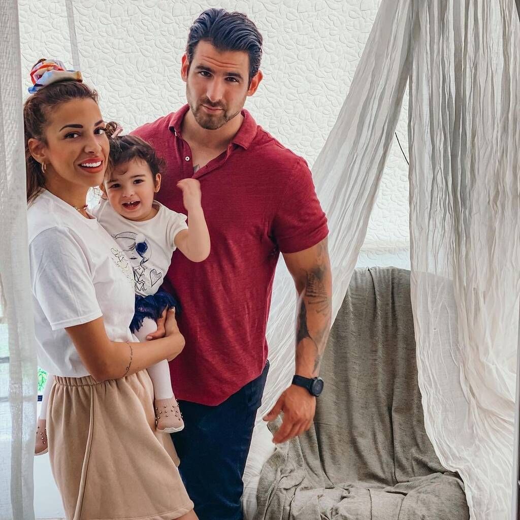 Ετεοκλής Παύλου: Φωτογραφίζεται με την κόρη του και φόντο το ηλιοβασίλεμα