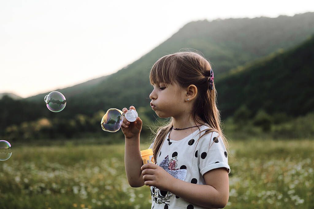 "Θέλω να μου πεις πότε θα περάσουν τα δύο λεπτά" - Ο χρόνος είναι ένα ισχυρό εργαλείο όταν τα παιδιά είναι ανήσυχα. Παρακολουθώντας ένα ρολόι το παιδί εστιάζει σε ένα διαφορετικό σημείο και αφήνει στην άκρη αυτό που το απασχολεί. 