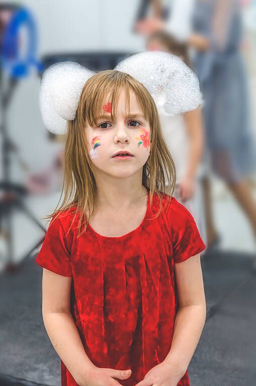 "Ας μάθουμε περισσότερα για αυτό που νιώθεις" - Αφήστε τα παιδιά σας να μάθουν τα πάντα για τους φόβους τους κάνοντας όσες ερωτήσεις χρειάζονται. Άλλωστε η γνώση είναι δύναμη.