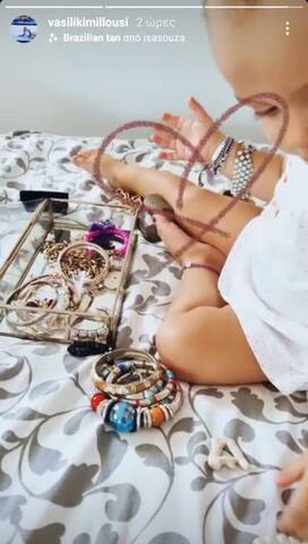 Λευτέρης Πετρούνιας: Η τρυφερή ανάρτηση με την κόρη του κάτω από το δέντρο