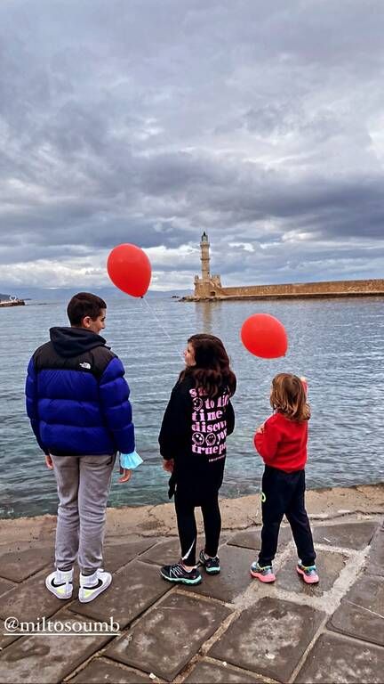 Κατερίνα Καραβάτου: Στα Χανιά με την κόρη και τον γιο της - Δείτε φώτο