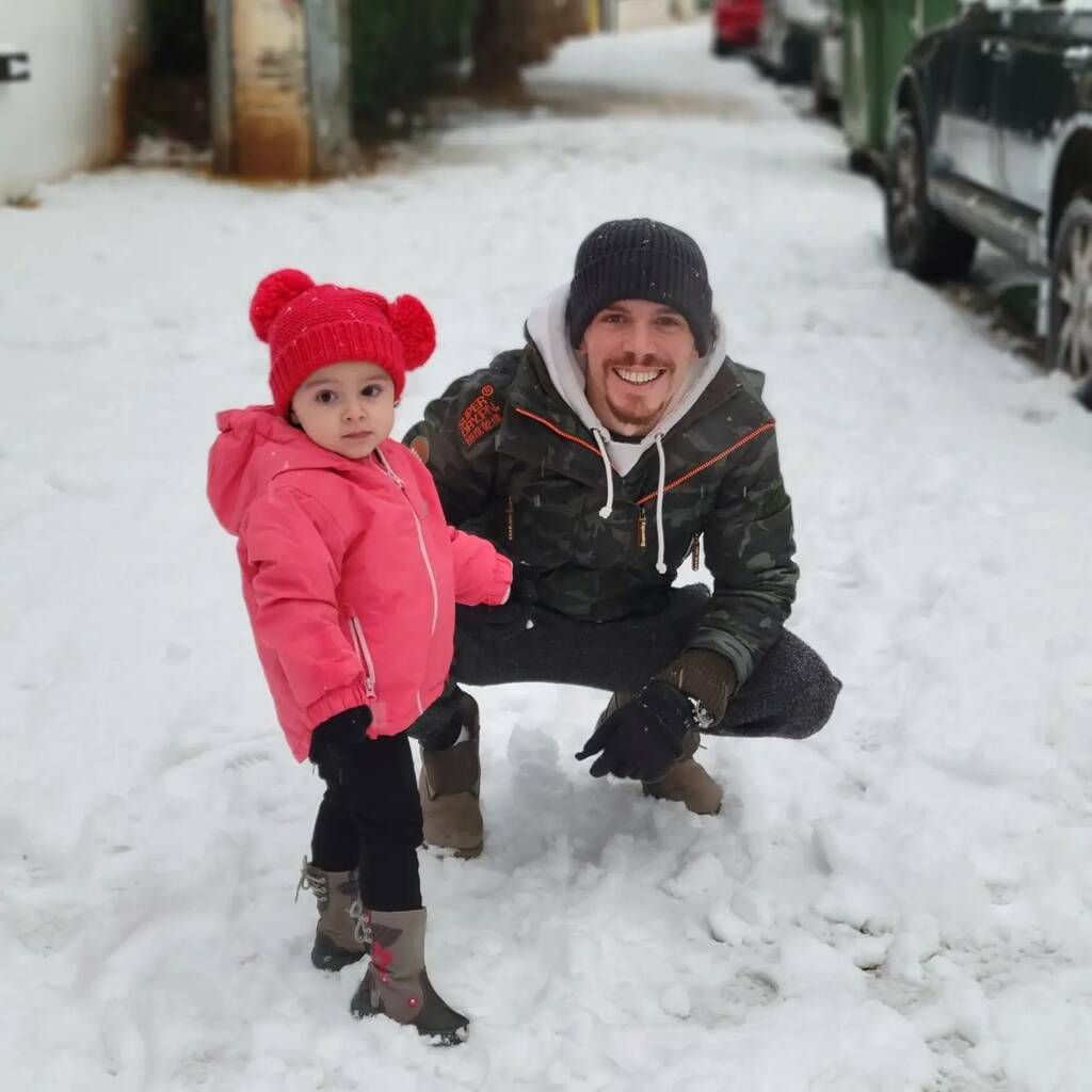 Λευτέρης Πετρούνιας: Ποζάρει με την κόρη του και η μικρή κλέβει τις εντυπώσεις με το ντύσιμό της 