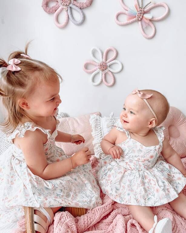 Οι μικρές Elly και Ayla φορούν συχνά ασορτί ρούχα / Πηγή φωτογραφίας: Instagram @lifewith.mygirls