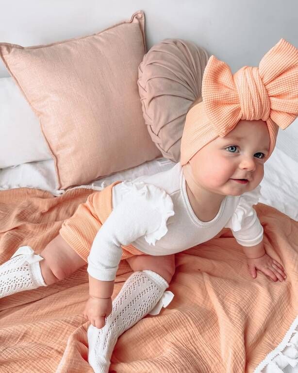 Και όπως φαίνεται έχει αδυναμία στους φιόγκους / Πηγή φωτογραφίας: Instagram @lifewith.mygirls