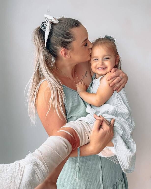 Η Louise σπάνια εμφανίζεται στις αναρτήσεις με τις φωτογραφίες των κοριτσιών της και αυτή η φώτο αποτελεί μία εξαίρεση / Πηγή φωτογραφίας: Instagram @lifewith.mygirls