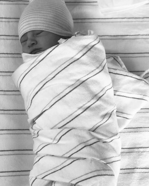 Το νεότερο μέλος της οικογένειας λίγο μετά τη γέννησή του