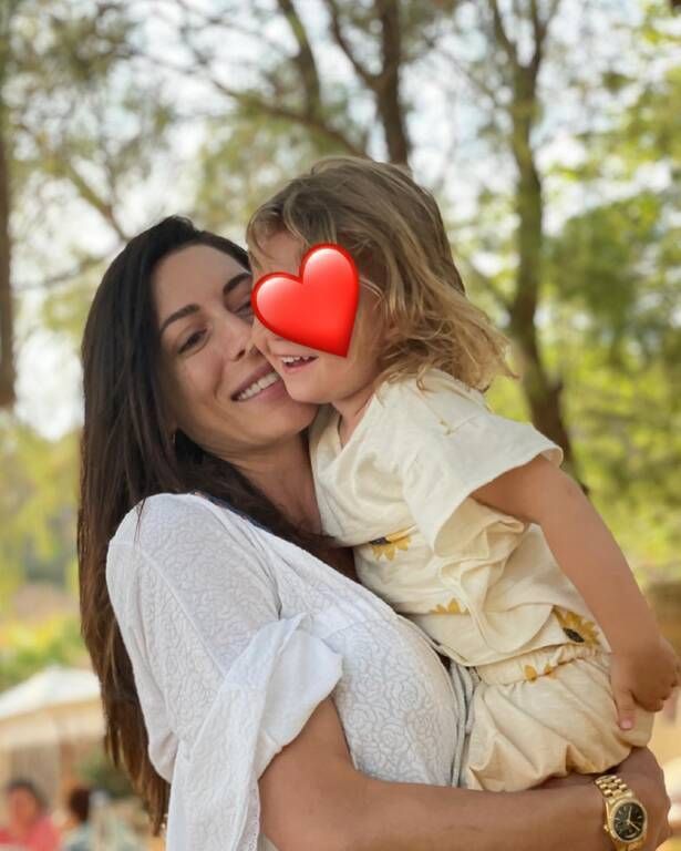 Μαμά και κόρη σε μία υπέροχη φωτογραφία.