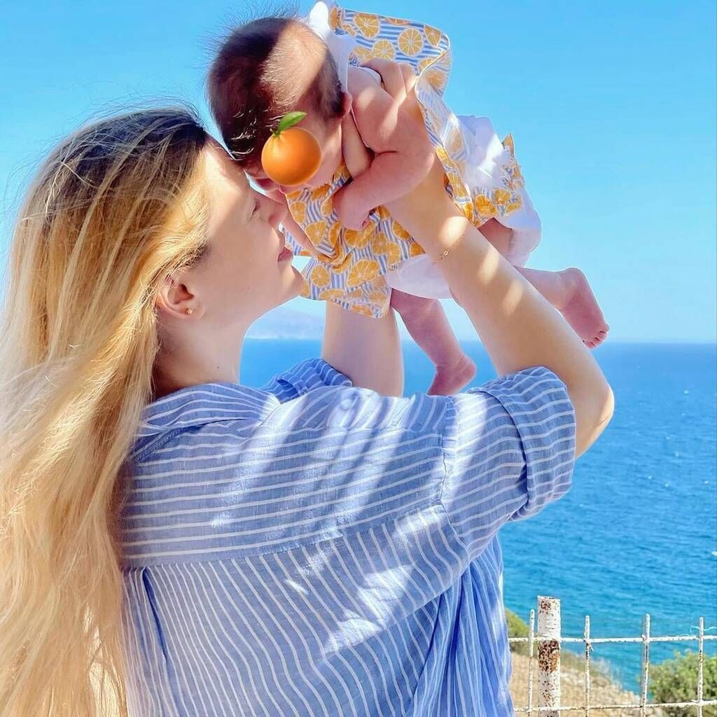 Μία από τις πρώτες φωτογραφίες που δημοσίευσε η ηθοποιός με την κόρη της.