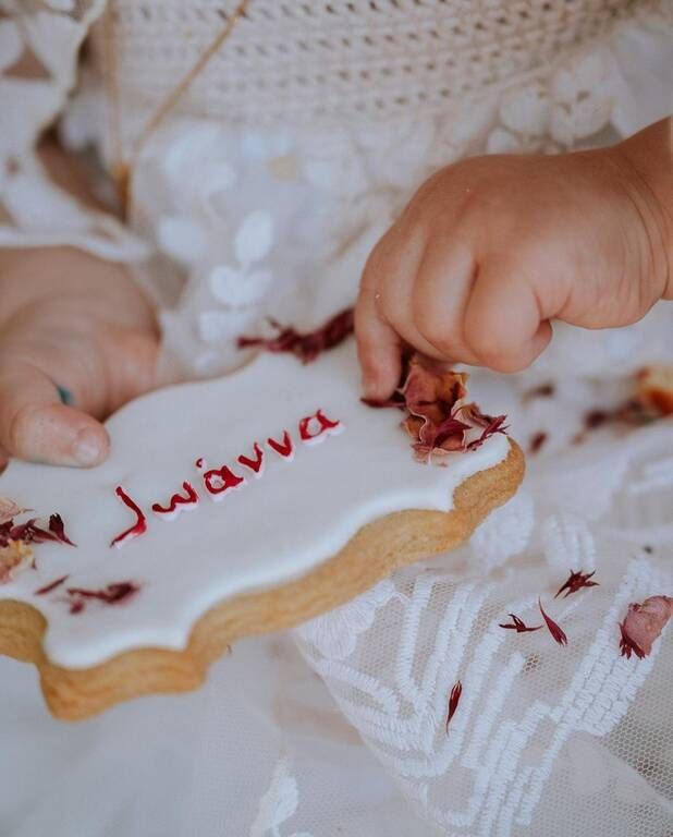 Τα μπισκότα της βάφτισης είχαν το όνομα της νεοφώτιστης.