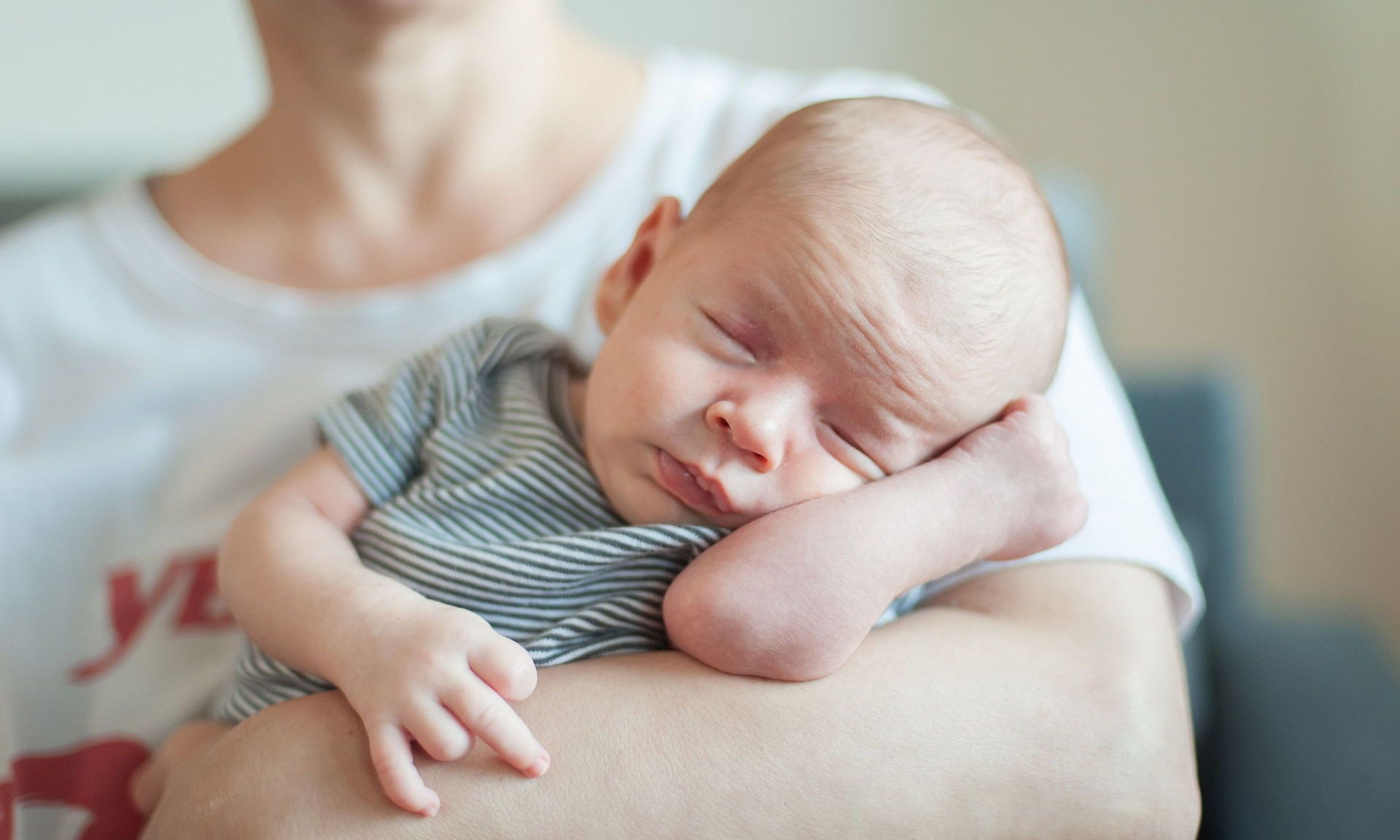 Όταν το νεογέννητο κοιμάται συνέχεια – Είναι φυσιολογικό;