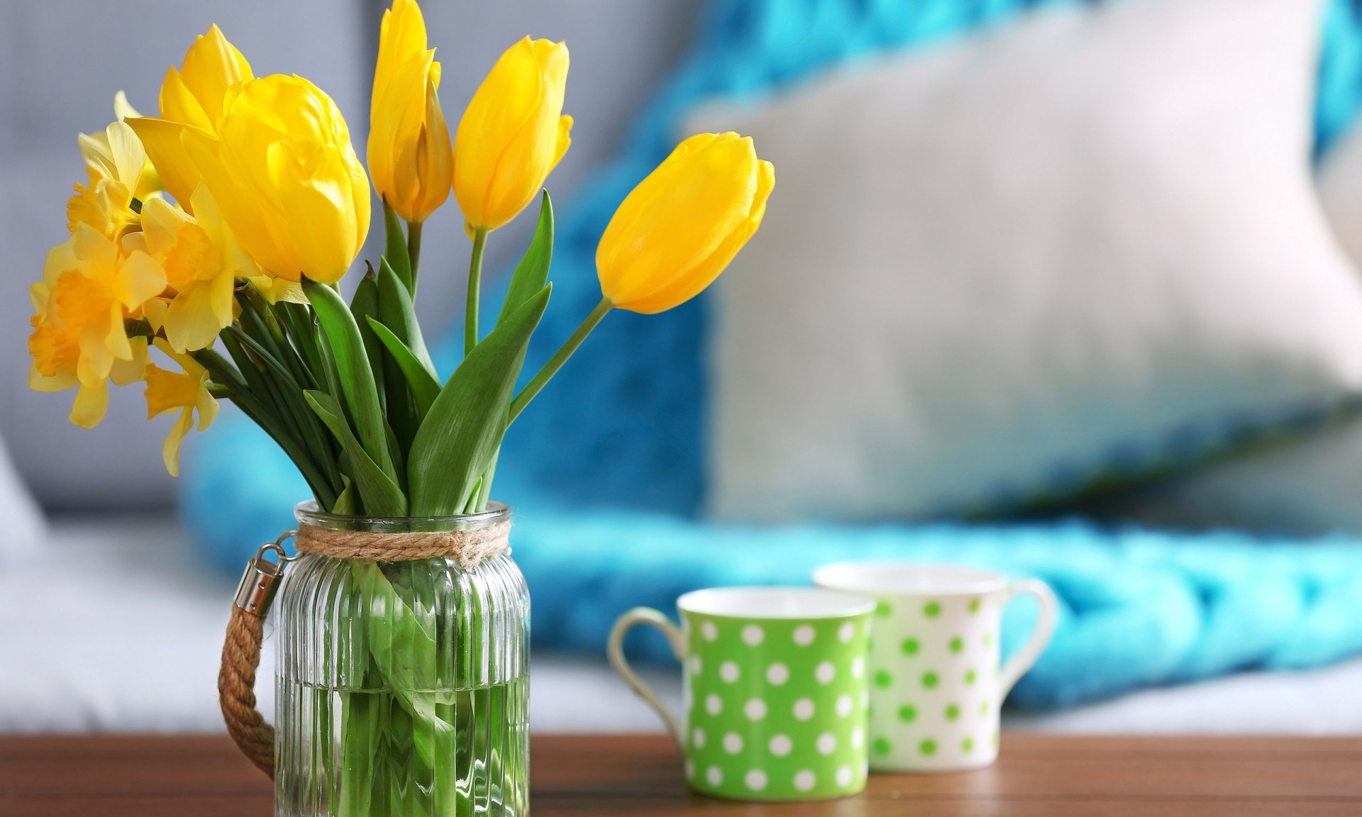 Τραπεζάκι σαλονιού: 10 ανοιξιάτικες ιδέες για να το διακοσμήσετε