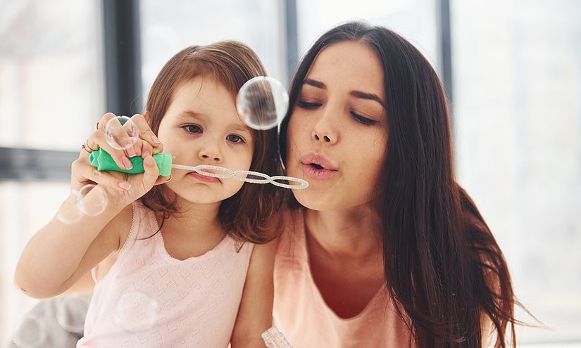 DIY σαπουνόφουσκες: Πώς θα τις φτιάξετε μόνες σας