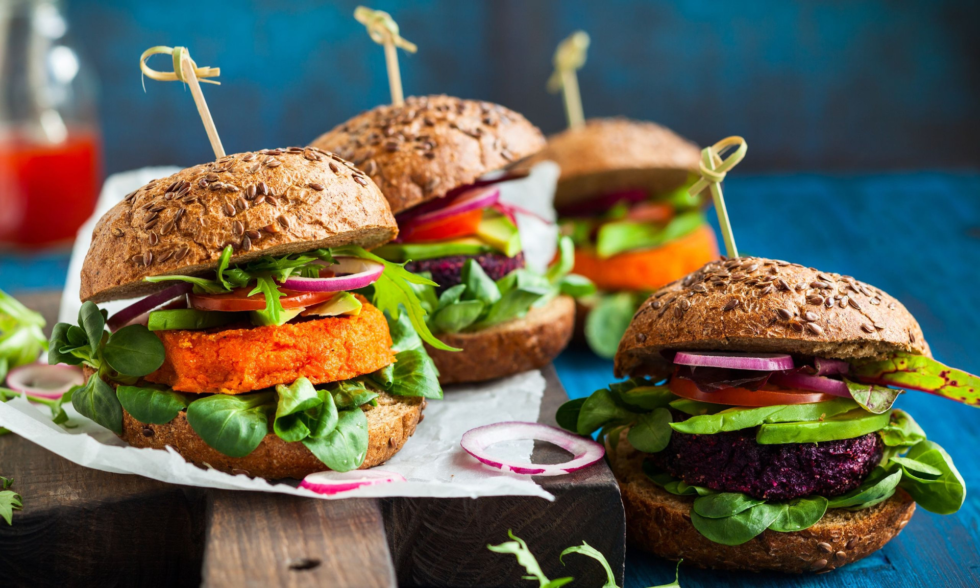 Μεγάλη Παρασκευή: Φτιάξτε αλάδωτα burger που θα λατρέψει όλη η οικογένεια