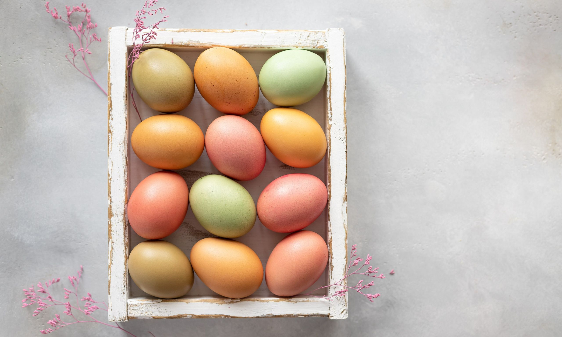 Πώς να βάψετε τα πασχαλινά αβγά: Ο απόλυτος οδηγός για το 2026