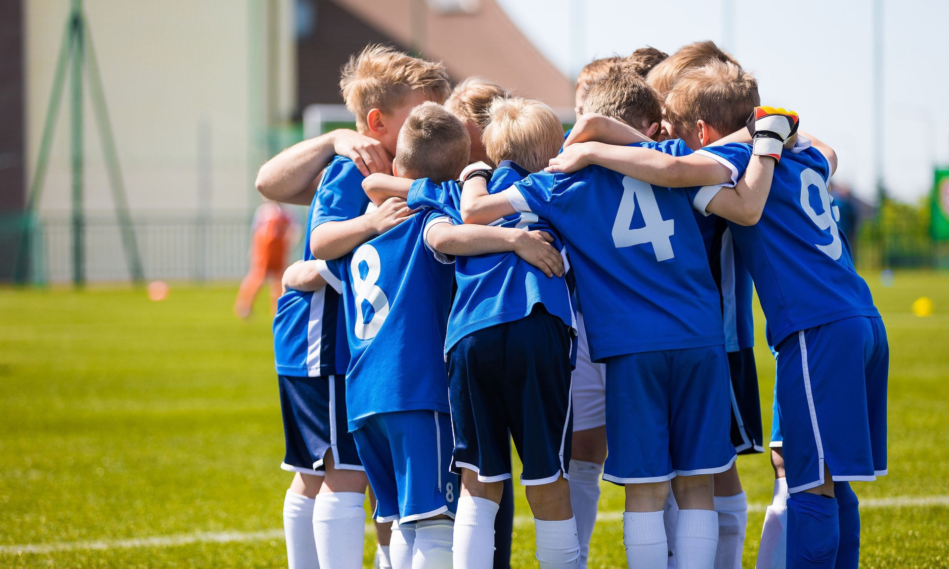 Μελέτη αποκαλύπτει: Οι γονείς επενδύουν περισσότερα χρήματα και χρόνο στον παιδικό αθλητισμό