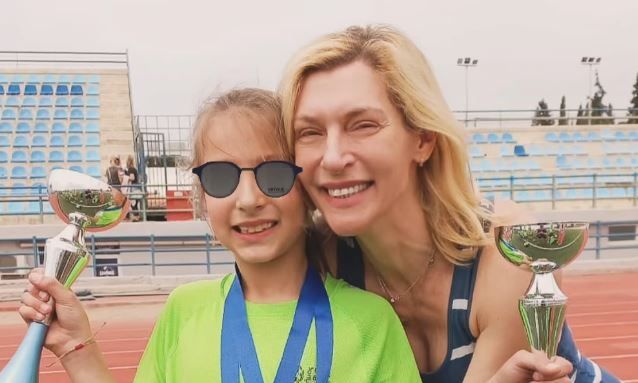 Η Ζέτα Δούκα και η κόρη της μας δείχνουν πώς να περνάμε δημιουργικό χρόνο μαζί στο σπίτι