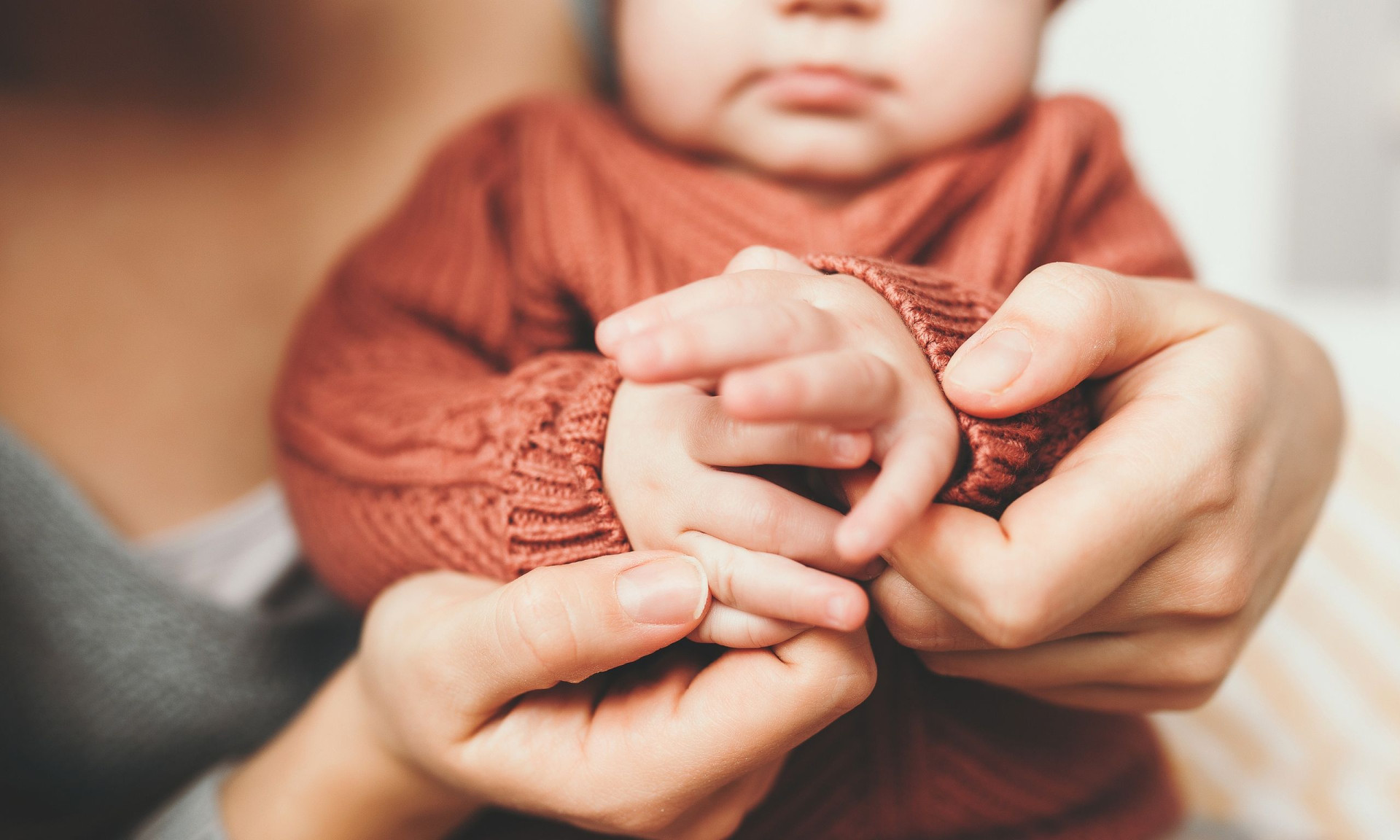 Πώς το άγχος για το μέλλον μού στέρησε στιγμές από τον πρώτο χρόνο της μητρότητας