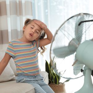 Παιδιά και καύσωνας: Ένας mini οδηγός προστασίας από την παιδίατρο