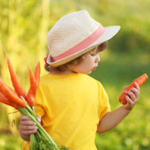 Παιδιά και νηστεία: Eπηρεάζει ή όχι την ανάπτυξη των παιδιών η αλλαγή της διατροφής;