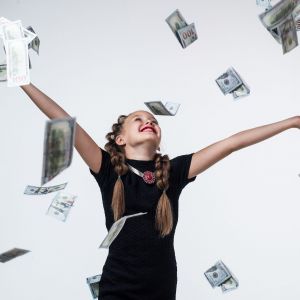 Χαρτζιλίκι για παιδιά και έφηβους: Τι λέει η έρευνα και τι ισχύει στην πράξη