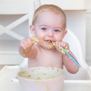 Είναι επικίνδυνο το baby led weaning; Η παιδίατρος απαντά