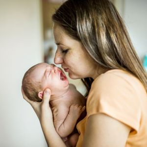 Κοιλιακά άλγη (κολικοί) μωρού: Τι πρέπει να κάνω;