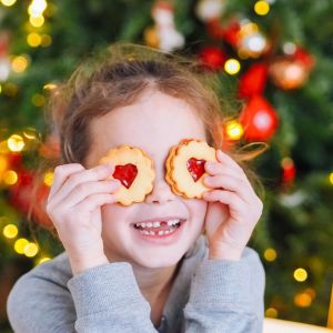 Πώς θα διαχειριστούμε την κατανάλωση γλυκών από τα παιδιά την περίοδο των γιορτών;