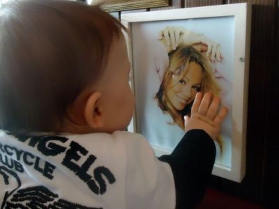 Κοίτα ένα ωραίο κοριτσάκι...