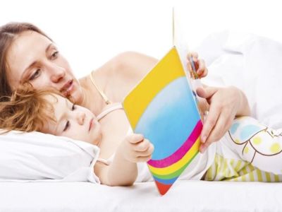 Γιατί πρέπει να διαβάζουμε παραμύθια στα παιδιά μας;