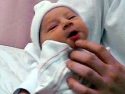 Βίντεο: Νεογέννητο κοριτσάκι… μιλά!