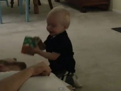 Βίντεο: O μικρός Micah ξαναχτυπά…