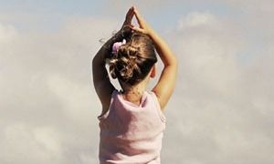 Γιόγκα στα σχολεία; Νέα μόδα, πολλές οι αντιδράσεις