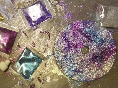 Φτιάξτε μόνες σας Χριστουγεννιάτικα στολίδια από cd!