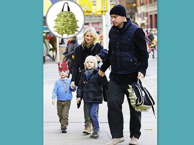 Προσοχή! Η νέα τσάντα του γιου της Naomi Watts… καρφώνει