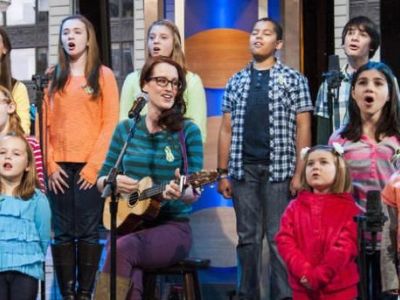 Τα παιδιά που επέζησαν της τραγωδίας του Sandy Hook ηχογράφησαν τραγούδι για καλό σκοπό!