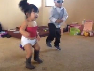 Το ρίχνουν στο Gangnam Style με άψογο look!