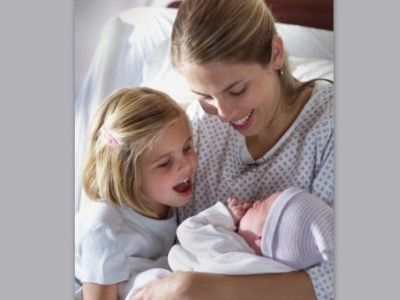 Πώς να αποφύγετε τη ζήλια του μεγαλύτερου παιδιού σας για το δεύτερο!