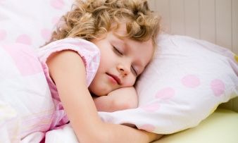 Το σταθερό ωράριο ύπνου κάθε βράδυ τα κάνει παιδιά… σαΐνια!