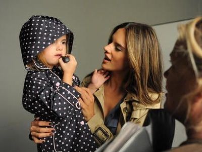 Alessandra Ambrosio: Ποζάρει μαζί με την κόρη της σε διαφημιστική καμπάνια κορυφαίου οίκου